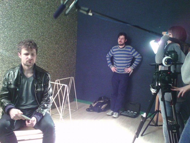 Observando la interpretación en toma. Tenía que contártelo (2015)